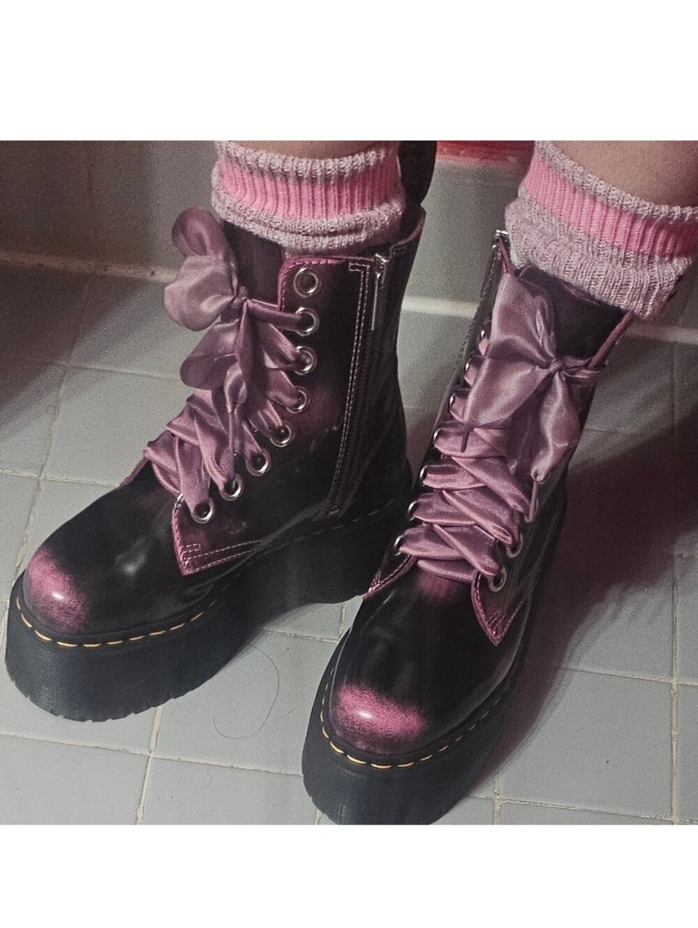 Dr. Martens Pink Rub Arcadia Off Jadon Max - Picture 1 of 4